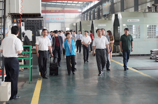 山東萬通模具有限公司喜迎百人參觀