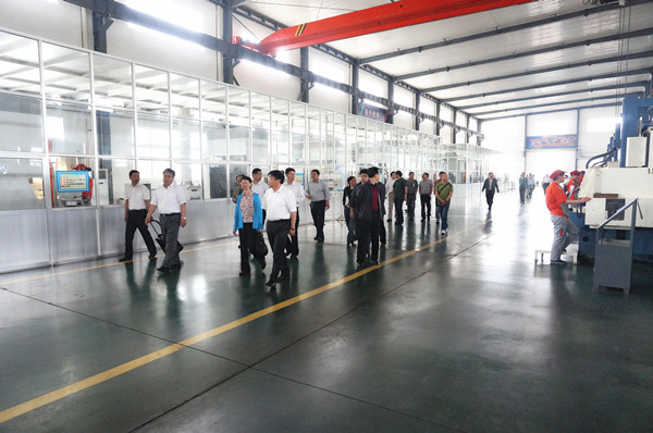 山東萬通模具有限公司喜迎百人參觀